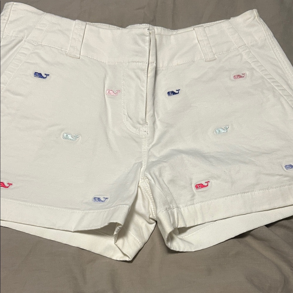 Vineyard Vines White Shorts with Multicolor Embroidery
